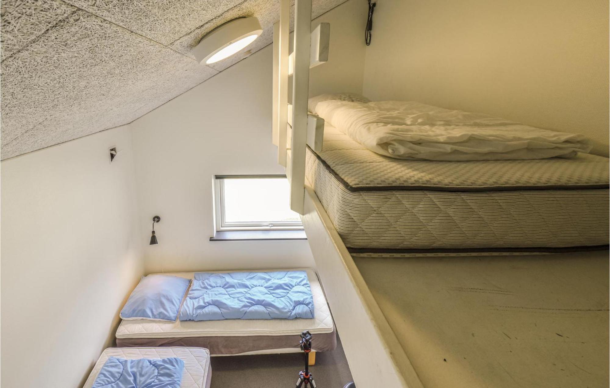 Awesome Home In Spjald With Wifi Exteriör bild